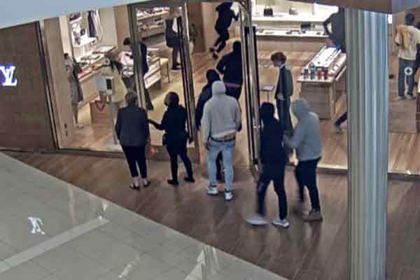 Sheriff: Items worth more than $400K stolen from Louis Vuitton Store in  Kenwood Towne Centre : r/cincinnati