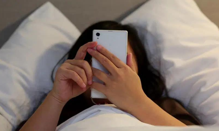  wake-up-play-phone-affect-brain
