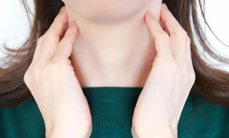 young-girl-neck-lymph-Papillary-Thyroid-Carcinoma