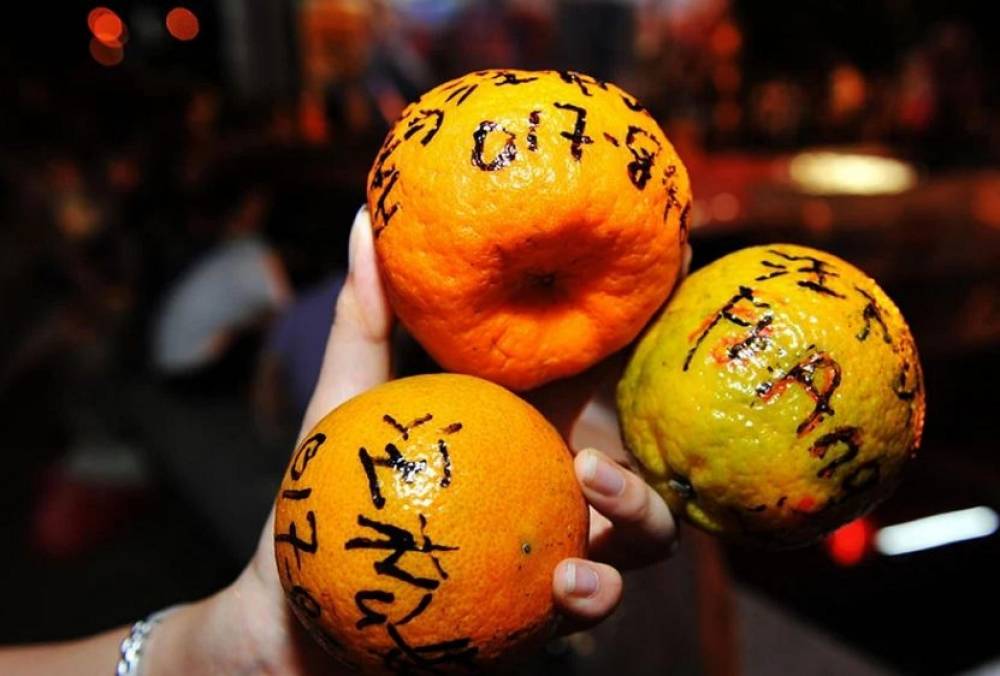 yuanxiaojie-mandarin-oranges-find-good-relationship