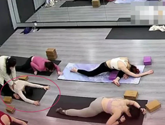 yoga-teacher-student-leg-bone-broke