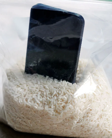 wet-iphone-dont-put-in-rice