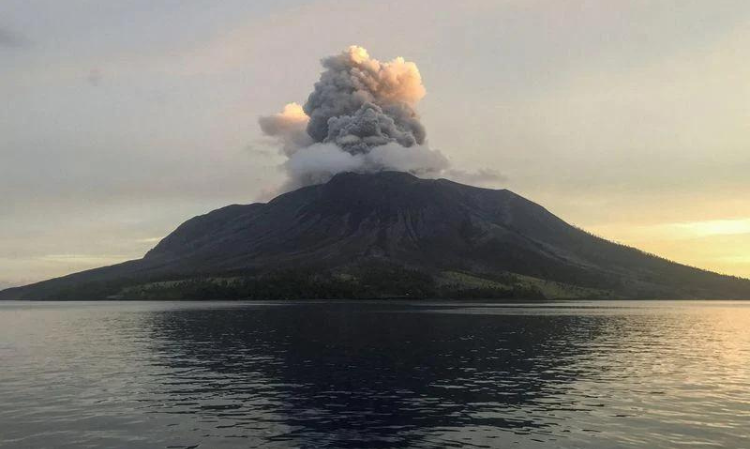 Indonesia-volcano-ash-malaysia