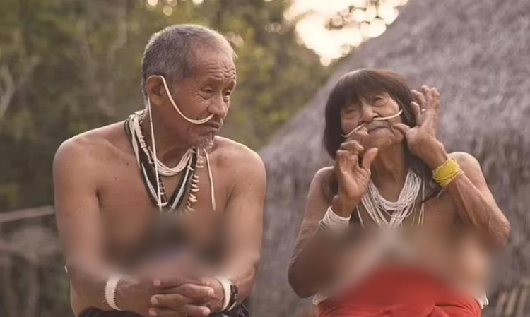 Amazon-tribe-watch-addicted-Internet