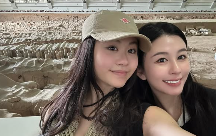 ChingmyYau-and-daughter-pretty