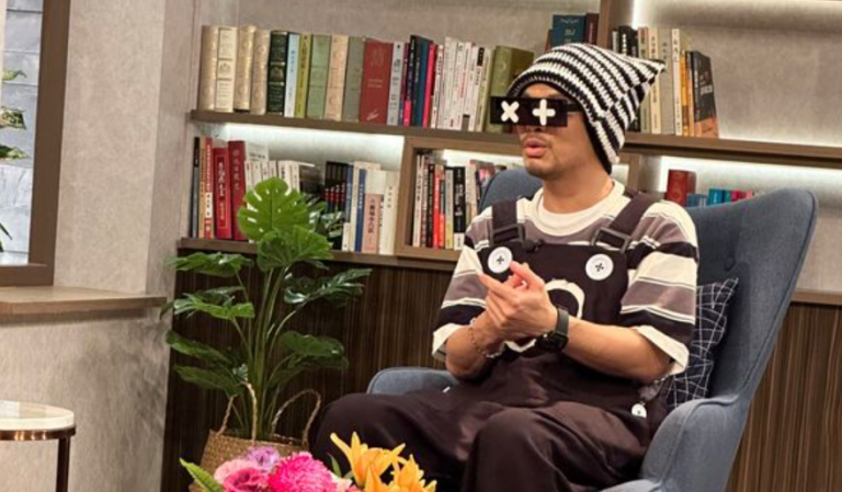 Namewee-wear-hat-reason