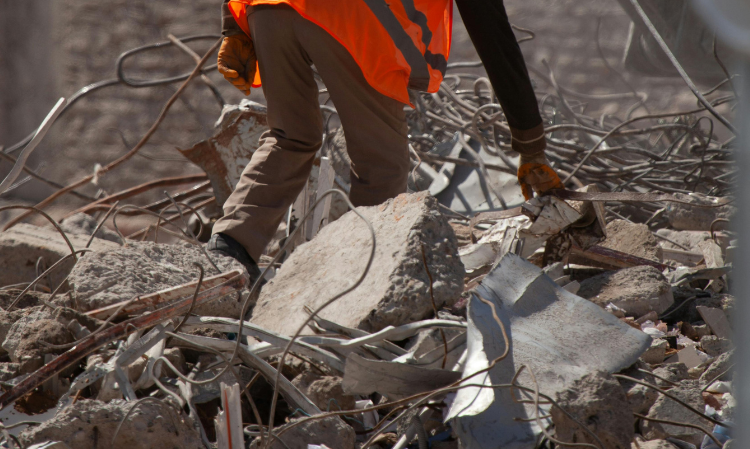japan-311-earthquake-found-body
