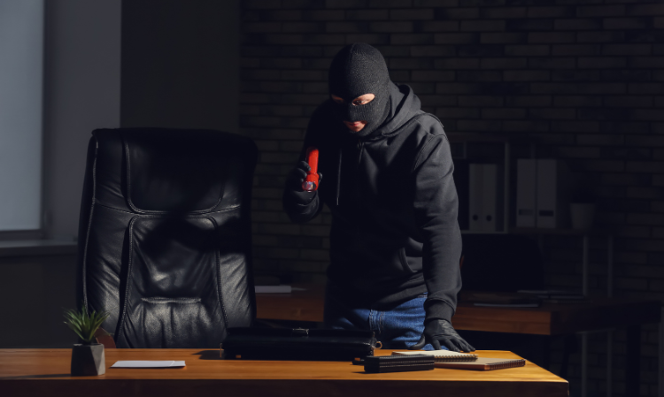 spare-key-put-inside-the-shoes