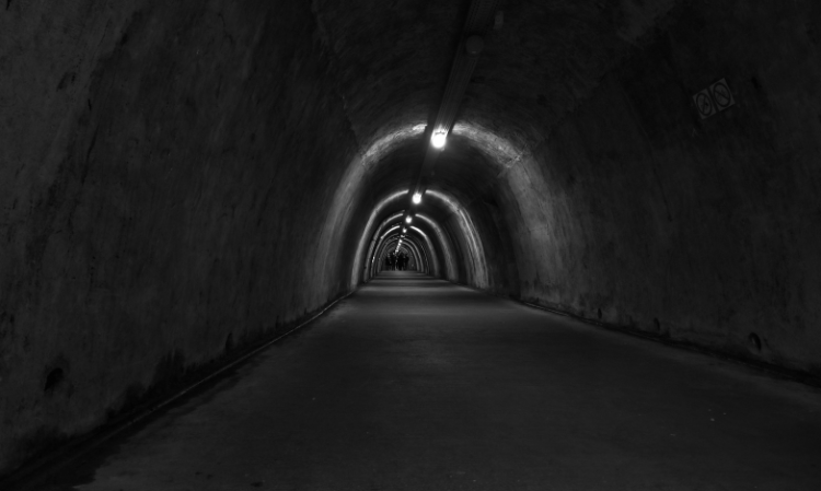tunnel-saw-long-hair-girl-short-film