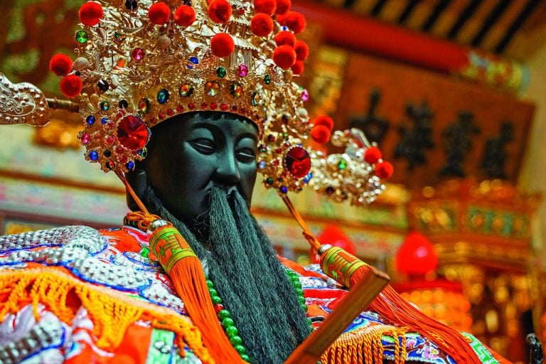 back-pain-visit-temple-pray
