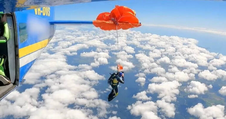 parachute-get-stuck-tailplane