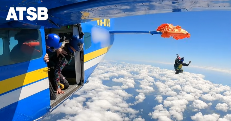 parachute-get-stuck-tailplane