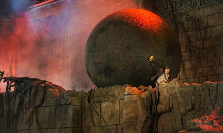 DisneyWorld-cast-member-hurt-stopping-180kg-boulder