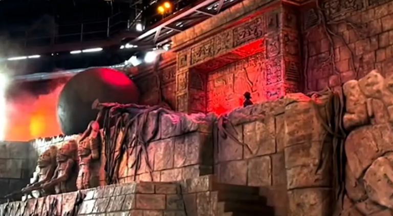 DisneyWorld-cast-member-hurt-stopping-180kg-boulder