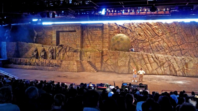 DisneyWorld-cast-member-hurt-stopping-180kg-boulder