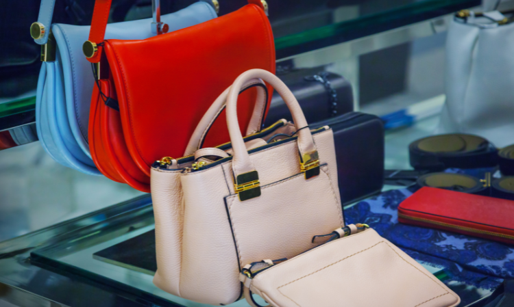 Never-pack-these-7-items-in-your-luggage