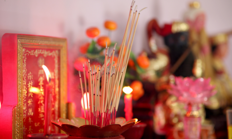 CapGoMeh-8things-to-do-bring-good-luck