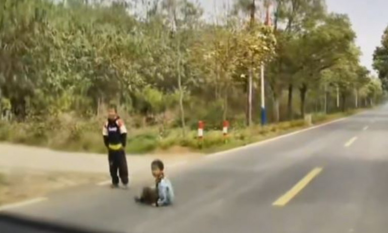 china-Lying-on-the-road-dangerous