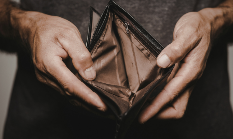 habits-that-lead-to-financial-loss-