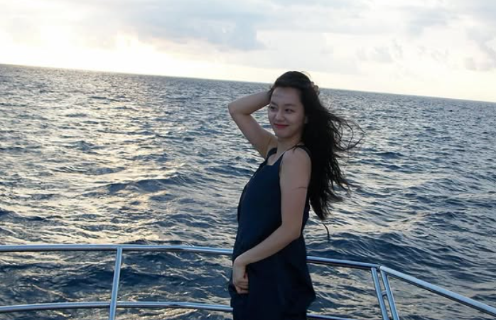 korean-artist-hyeri-Maldives