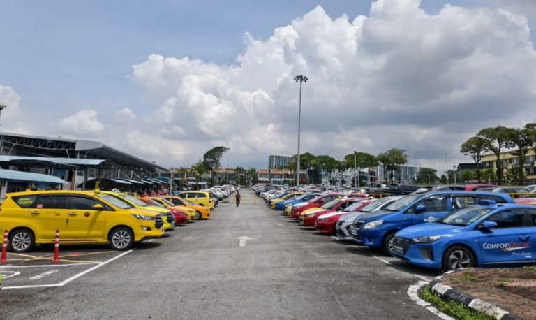 Malaysia-registered-taxis-entering-Singapore-pay-$15
