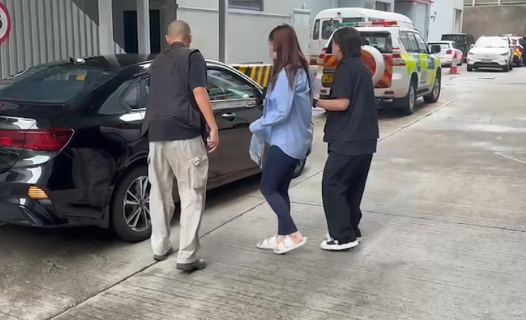 hongkong-star-erena-caught-by-police