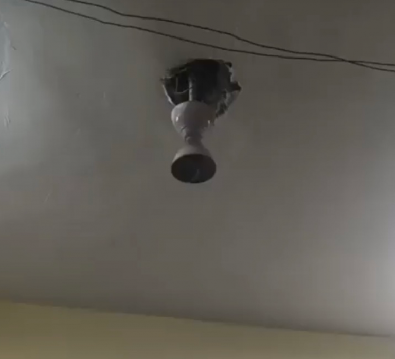 Delhi-ceiling-fan-dropped
