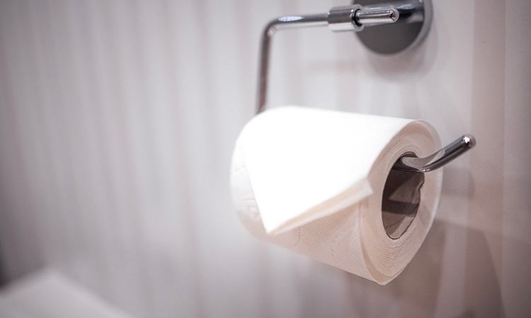 Should-toilet-paper-hang-over-or-under-