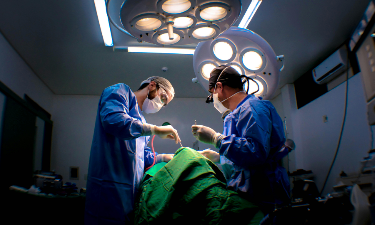 operating-room-blue-green-colour-reason