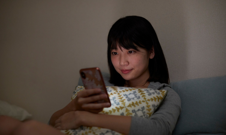 phone-dark-mode-eyes-hurt