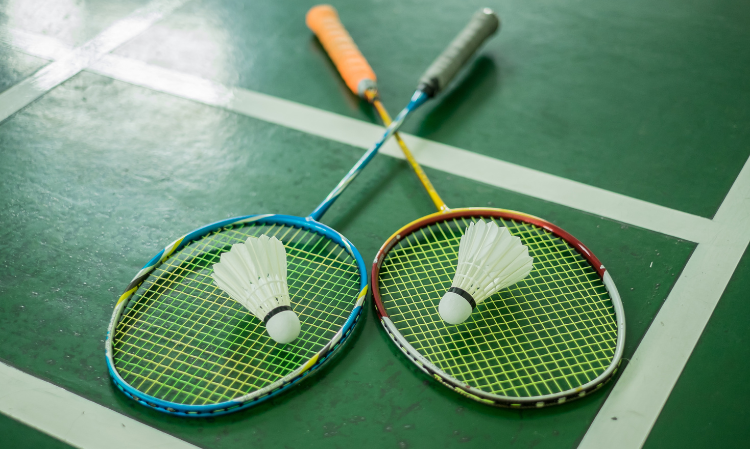 badminton-Shuttlecock-hit-someone-head