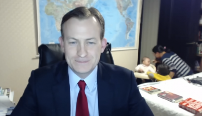 dad-meeting-children-came-in-