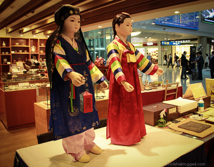 traditional-dresses-korea-incheon-international-airpot