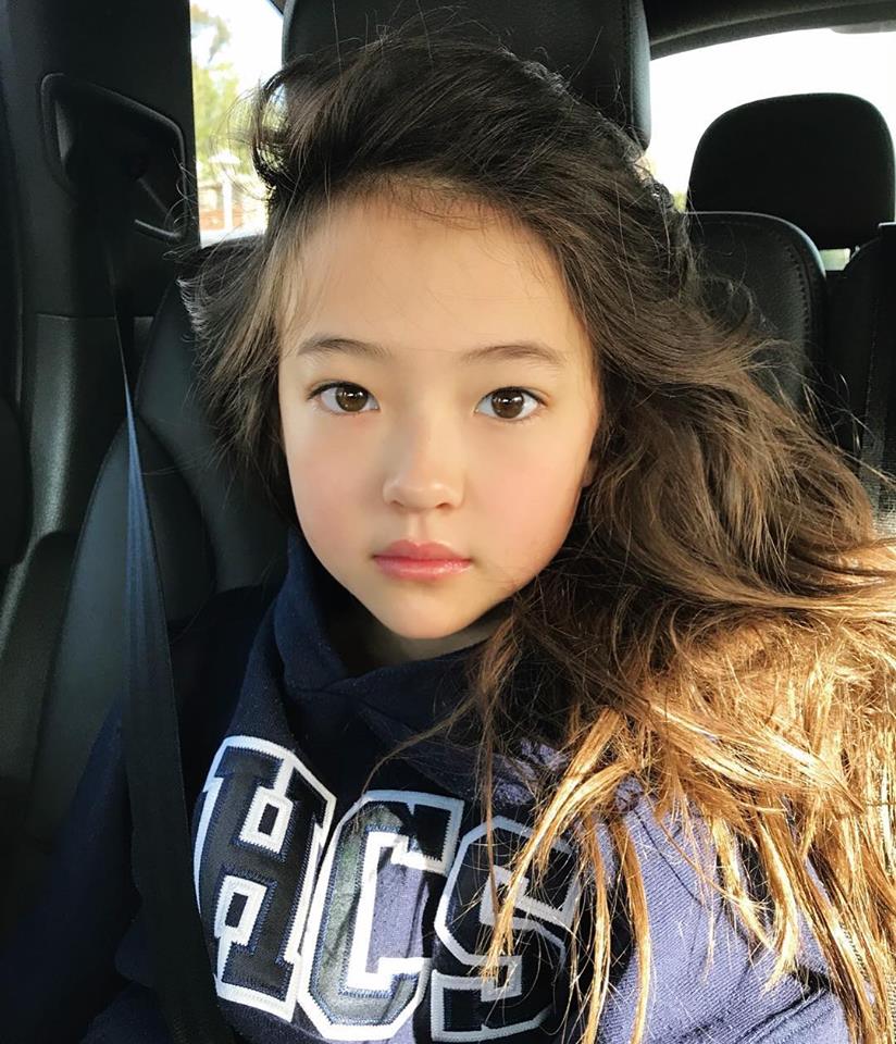 根据星洲日报报导,10岁的德韩混血童模ella gross是服饰品牌gap的儿童