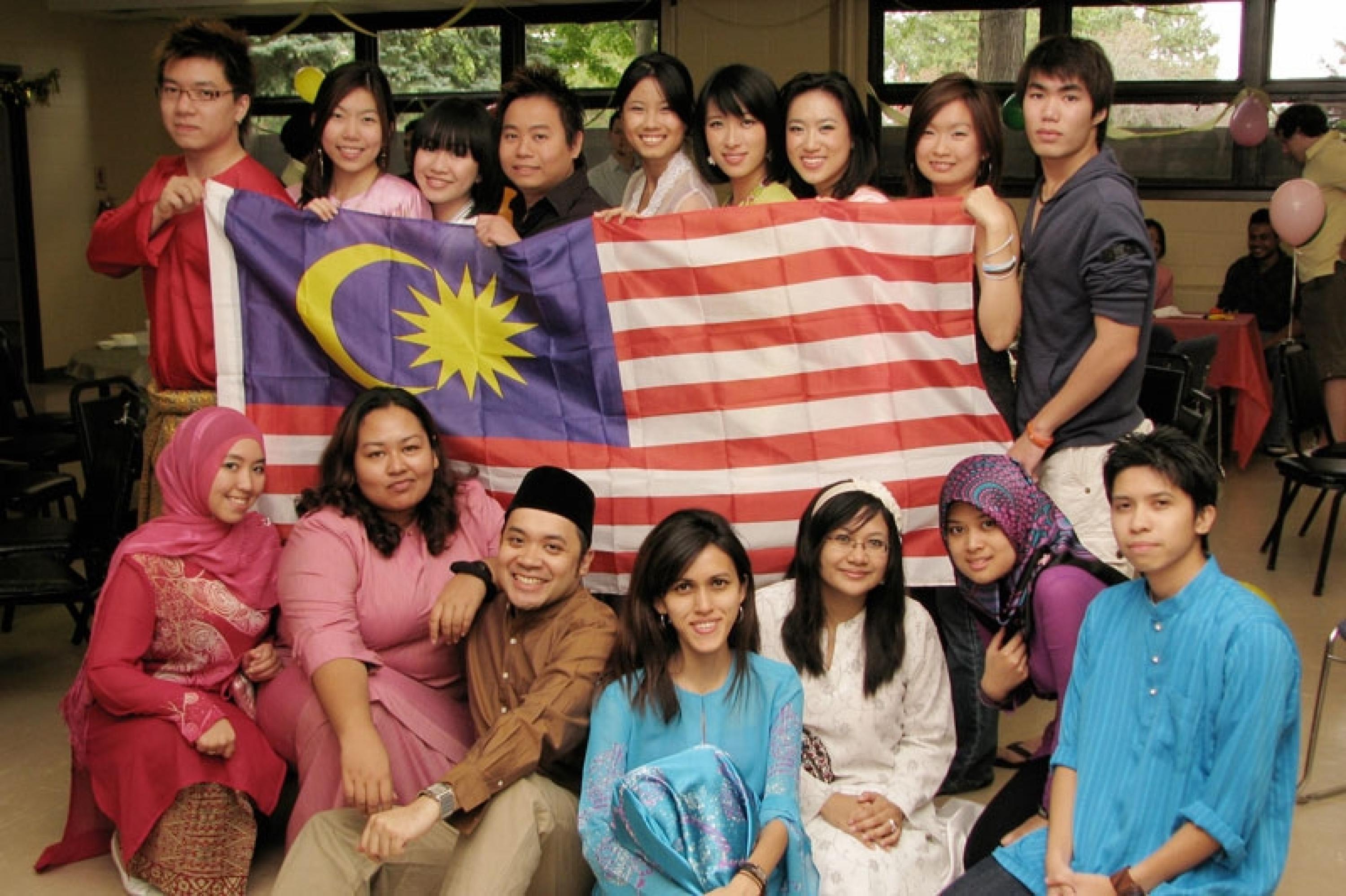 Гражданин малайзии. Студенты Малайзии. Люди из Малайзии. Малазийские студенты. Жизнь в Малайзии для русских.